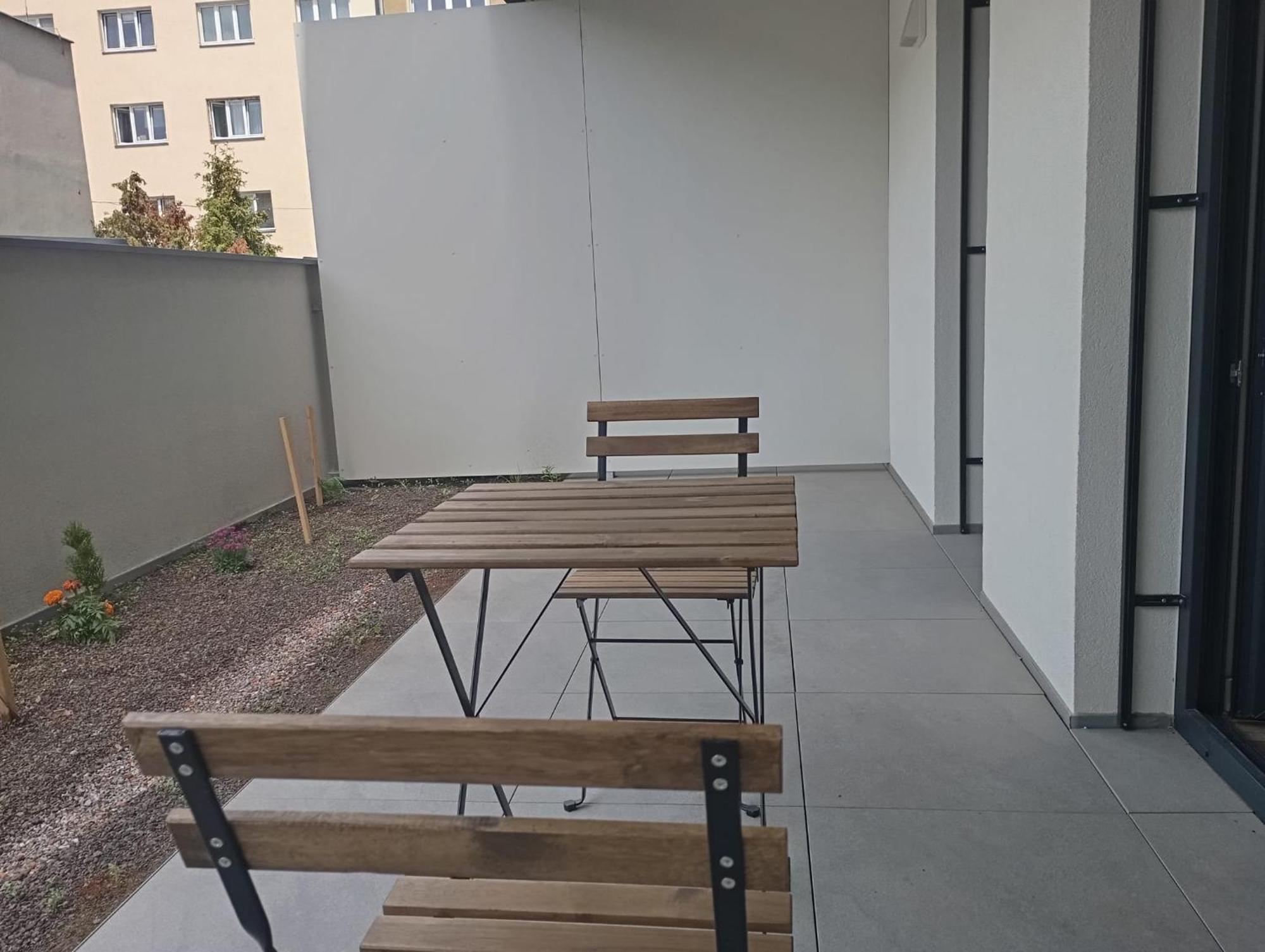 Novy Apartman S Terasou ブルノ エクステリア 写真